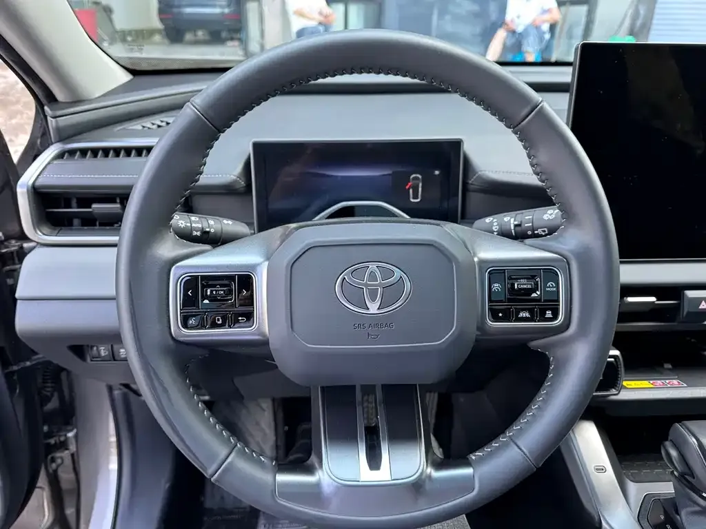Toyota RAV4 — фото 5