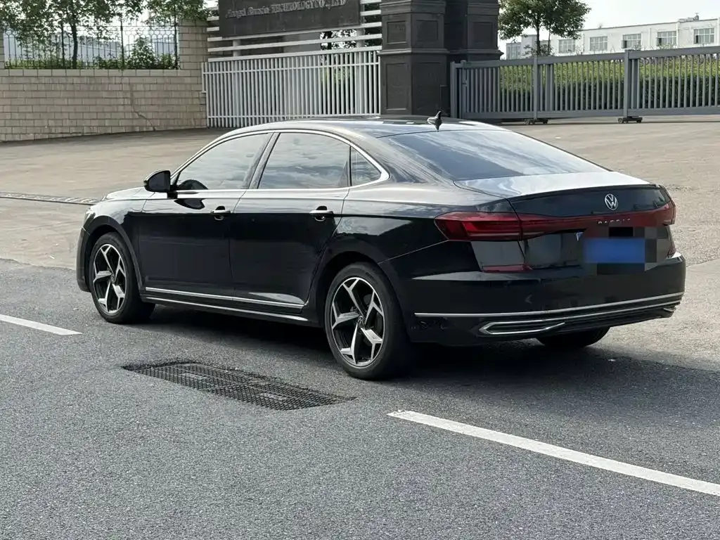 Volkswagen Passat — фото 7