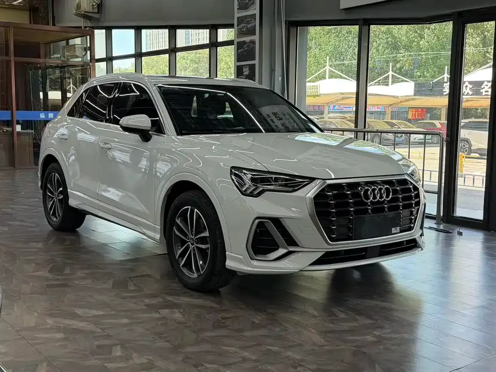 Audi Q3 — фото 1