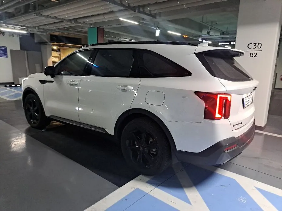 Kia Sorento — фото 5