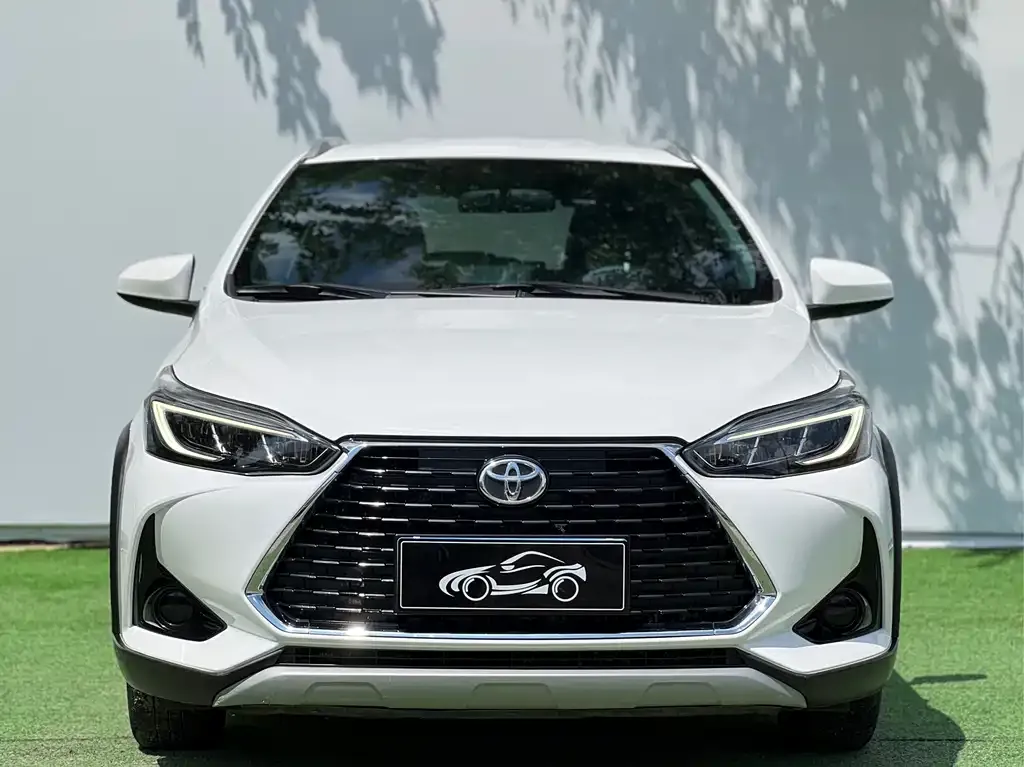Toyota Yaris L — фото 2