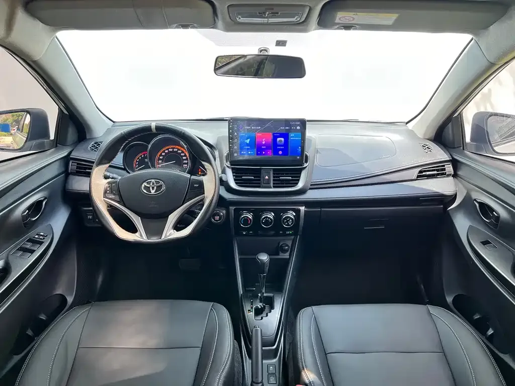 Toyota Yaris L — фото 3