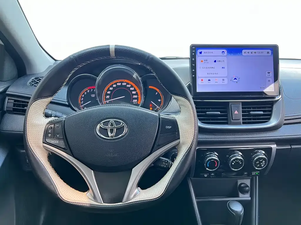 Toyota Yaris L — фото 9