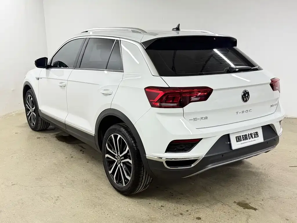 Volkswagen T-Roc — фото 9