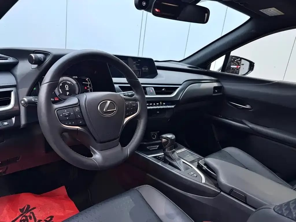Lexus UX — фото 7