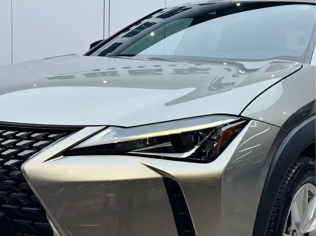 Lexus UX — фото 6