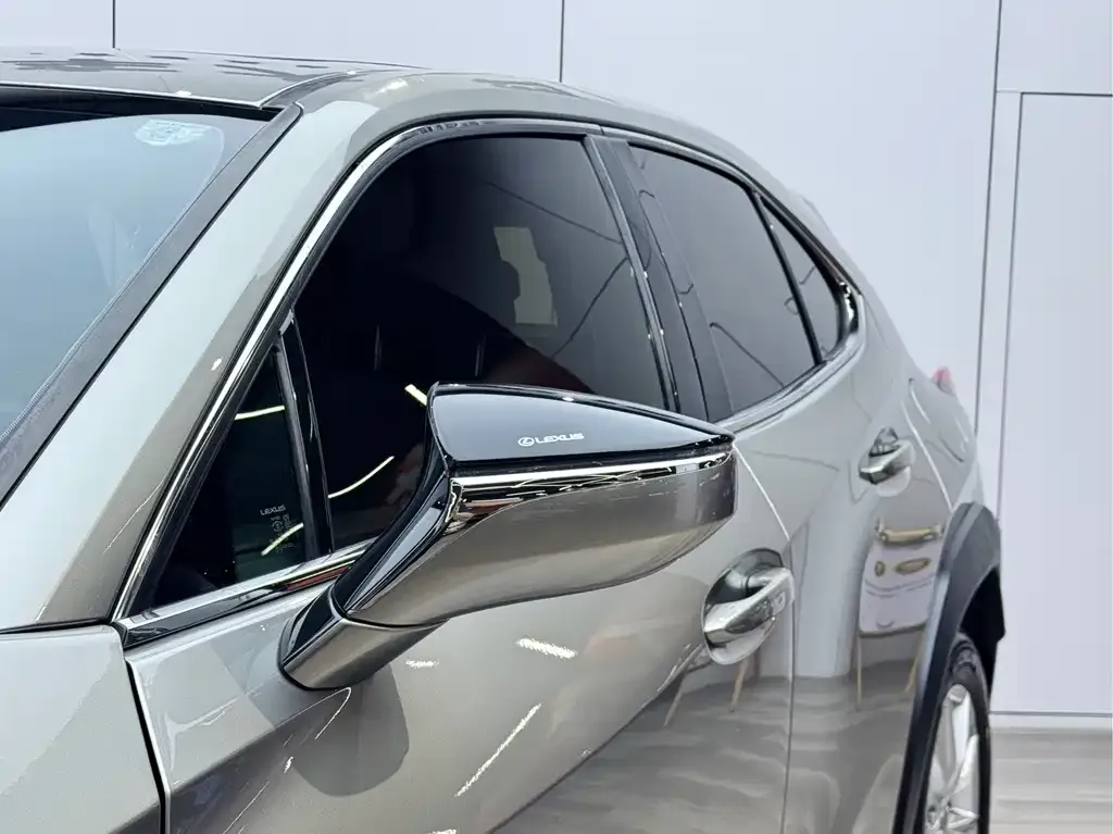 Lexus UX — фото 5
