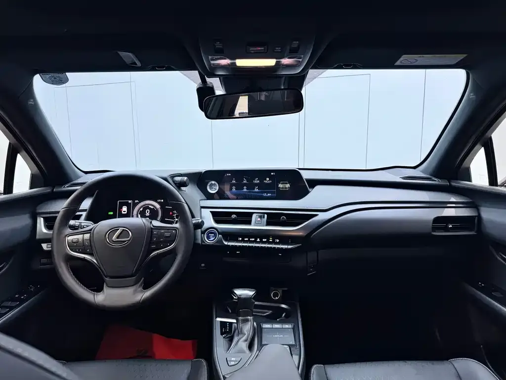 Lexus UX — фото 3