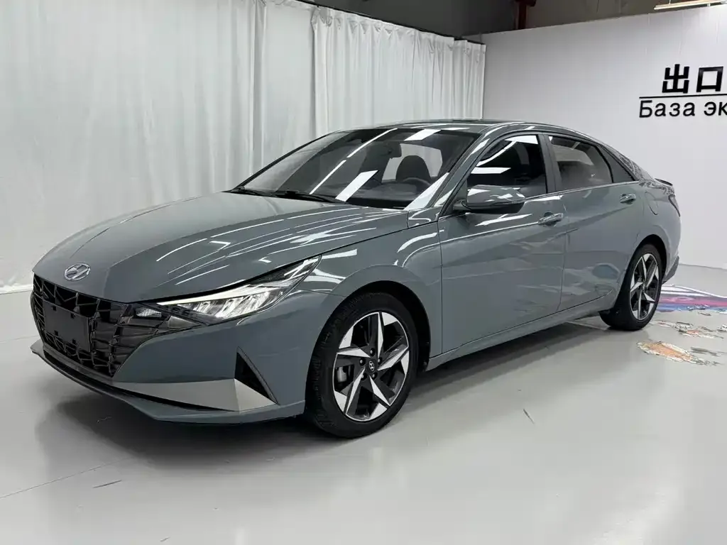 Hyundai Elantra — фото 1