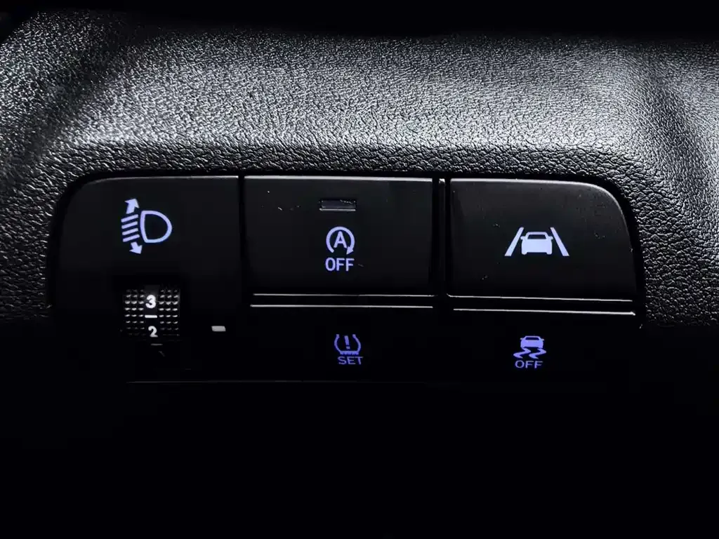 Hyundai Elantra — фото 8