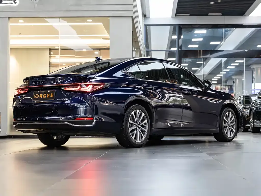 Lexus ES — фото 4