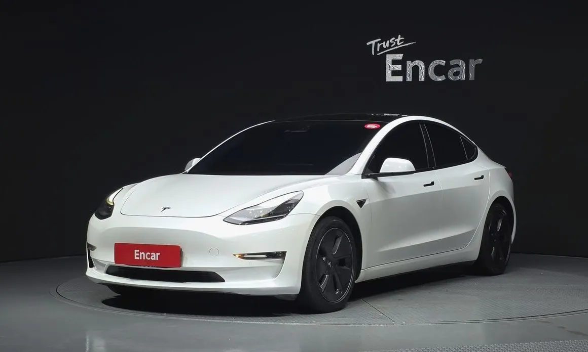 Tesla Model 3 — фото 1