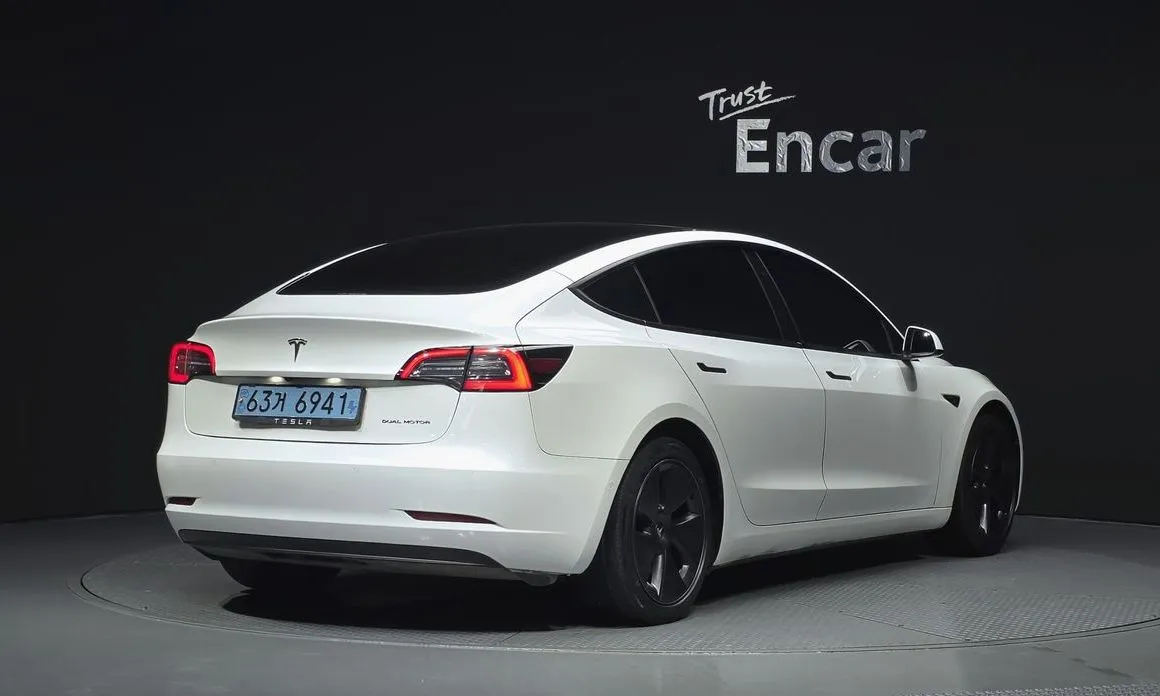 Tesla Model 3 — фото 10