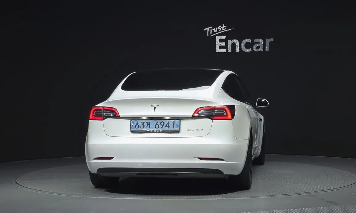 Tesla Model 3 — фото 2