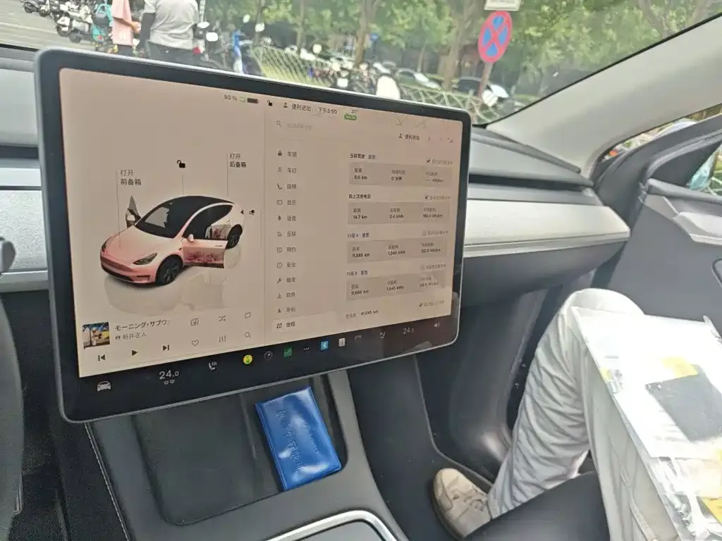 Tesla Model Y — фото 9