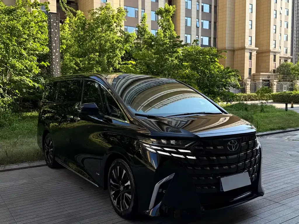 Toyota Alphard — фото 9
