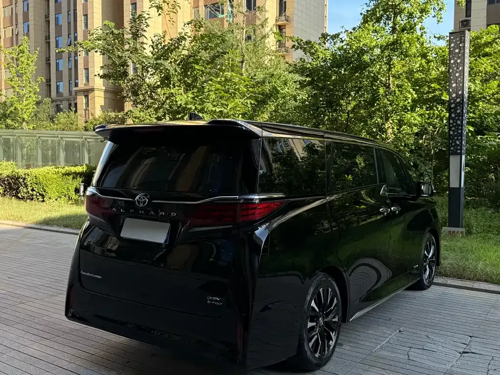 Toyota Alphard — фото 5