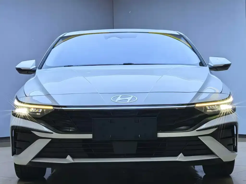 Hyundai Elantra — фото 8