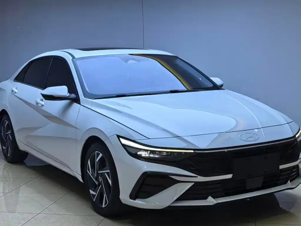 Hyundai Elantra — фото 3