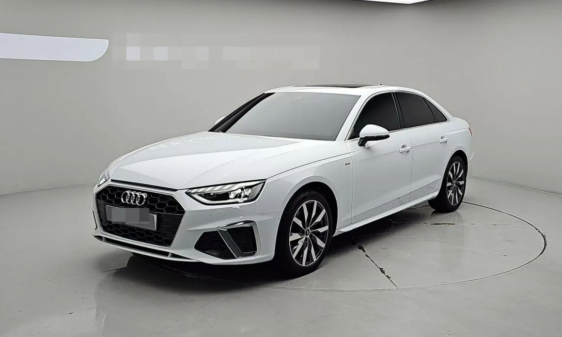 Audi A4 — фото 1