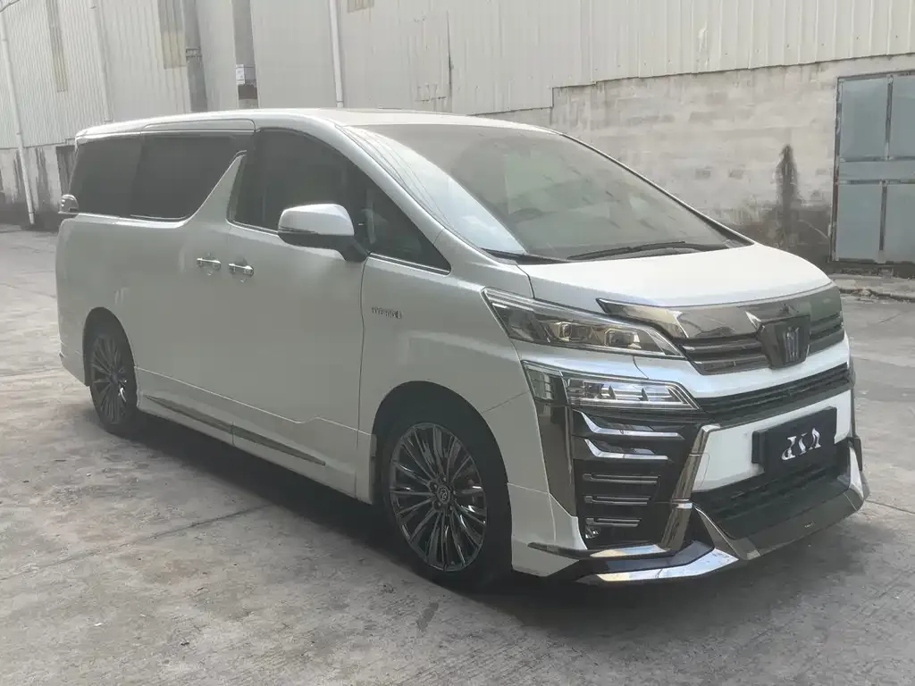 Toyota Vellfire — фото 1
