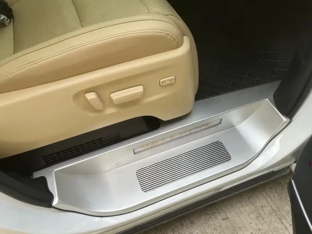 Toyota Vellfire — фото 7