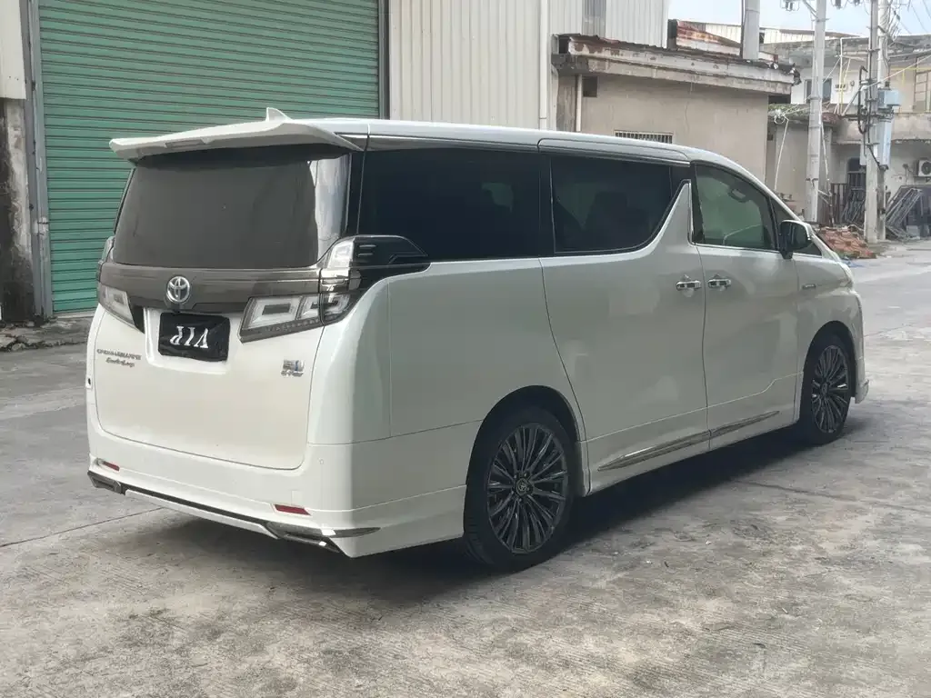 Toyota Vellfire — фото 3