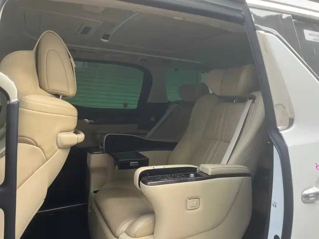 Toyota Vellfire — фото 2