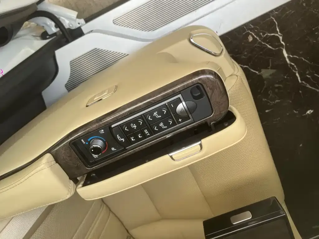 Toyota Vellfire — фото 5