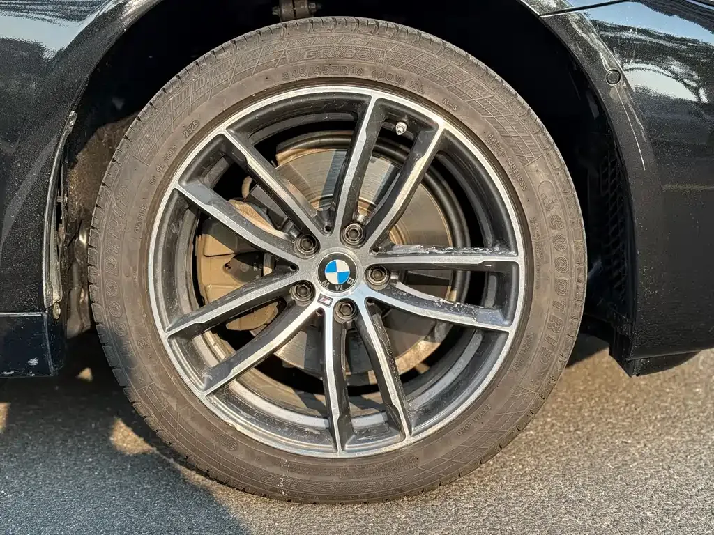 BMW 5 Series 2022 из CN, фото 10