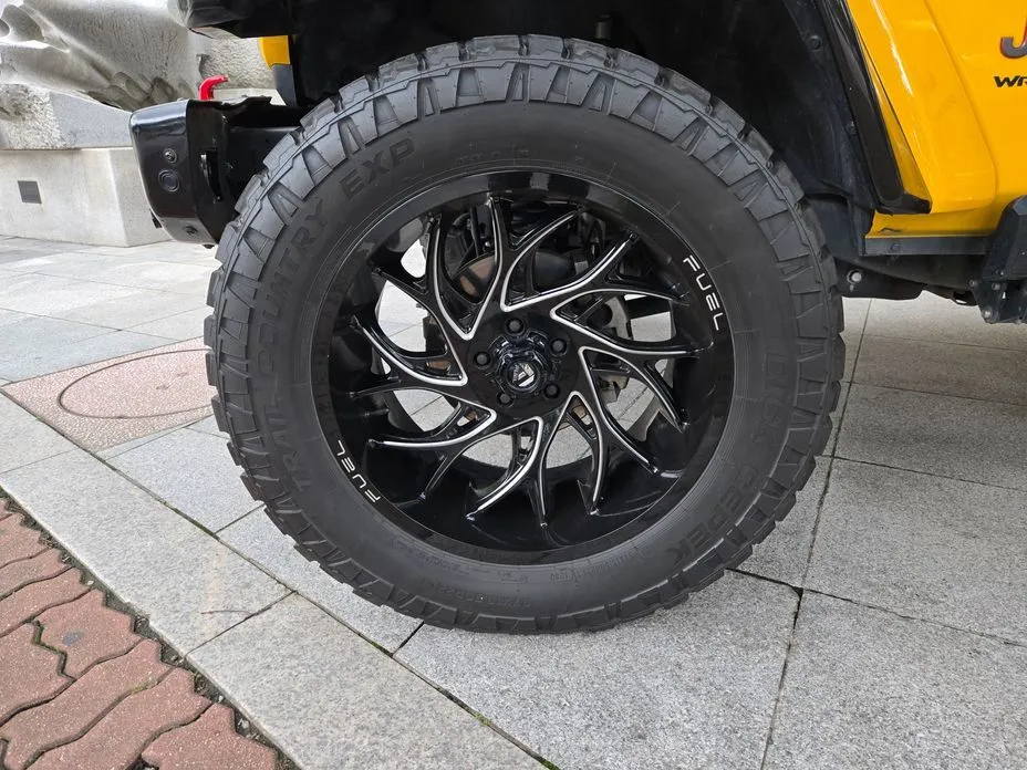 Jeep Wrangler — фото 10