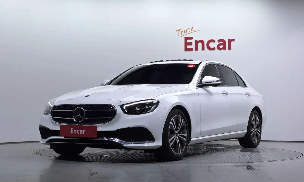 Mercedes-Benz E-Class — фото 1