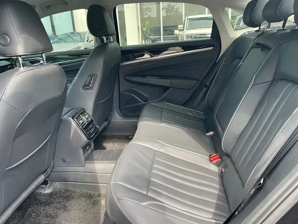Volkswagen Passat — фото 10