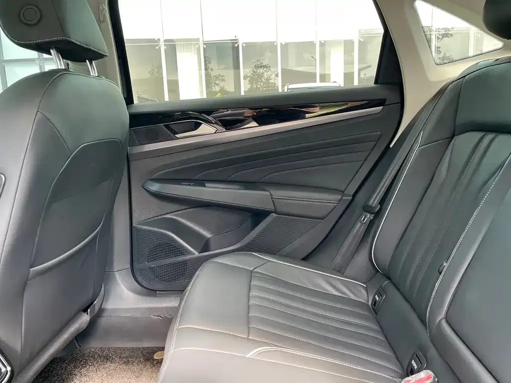 Volkswagen Passat — фото 8