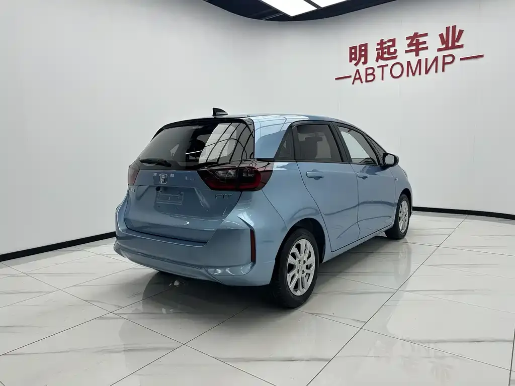 Honda Fit — фото 9