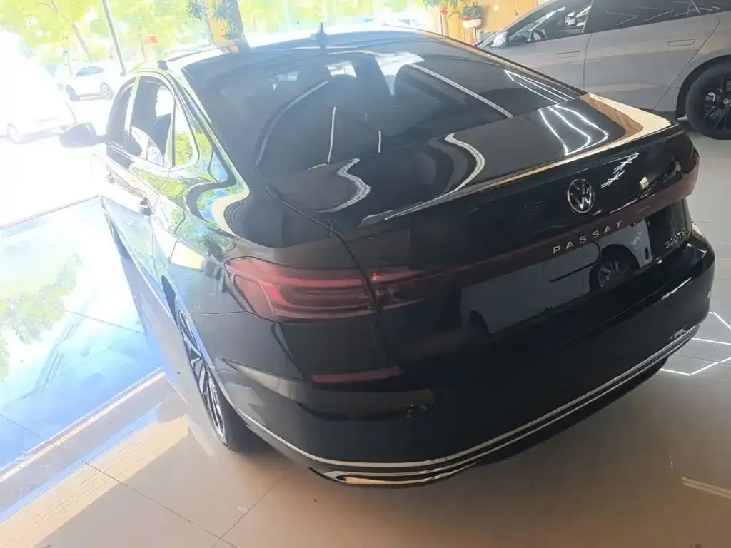 Volkswagen Passat — фото 10