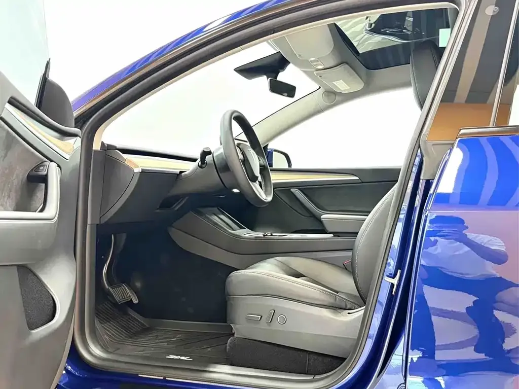 Tesla Model Y — фото 4