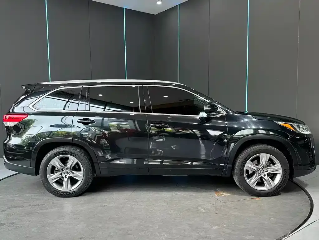 Toyota Highlander — фото 10