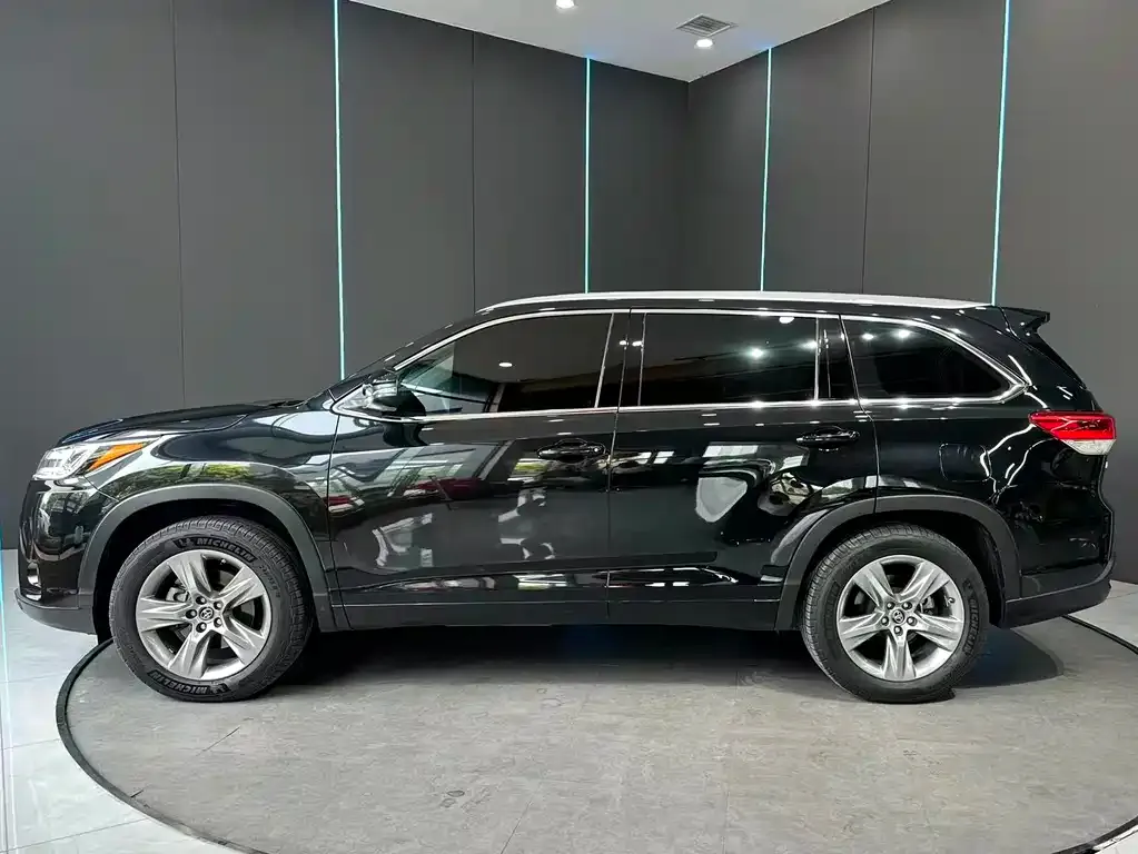 Toyota Highlander — фото 2