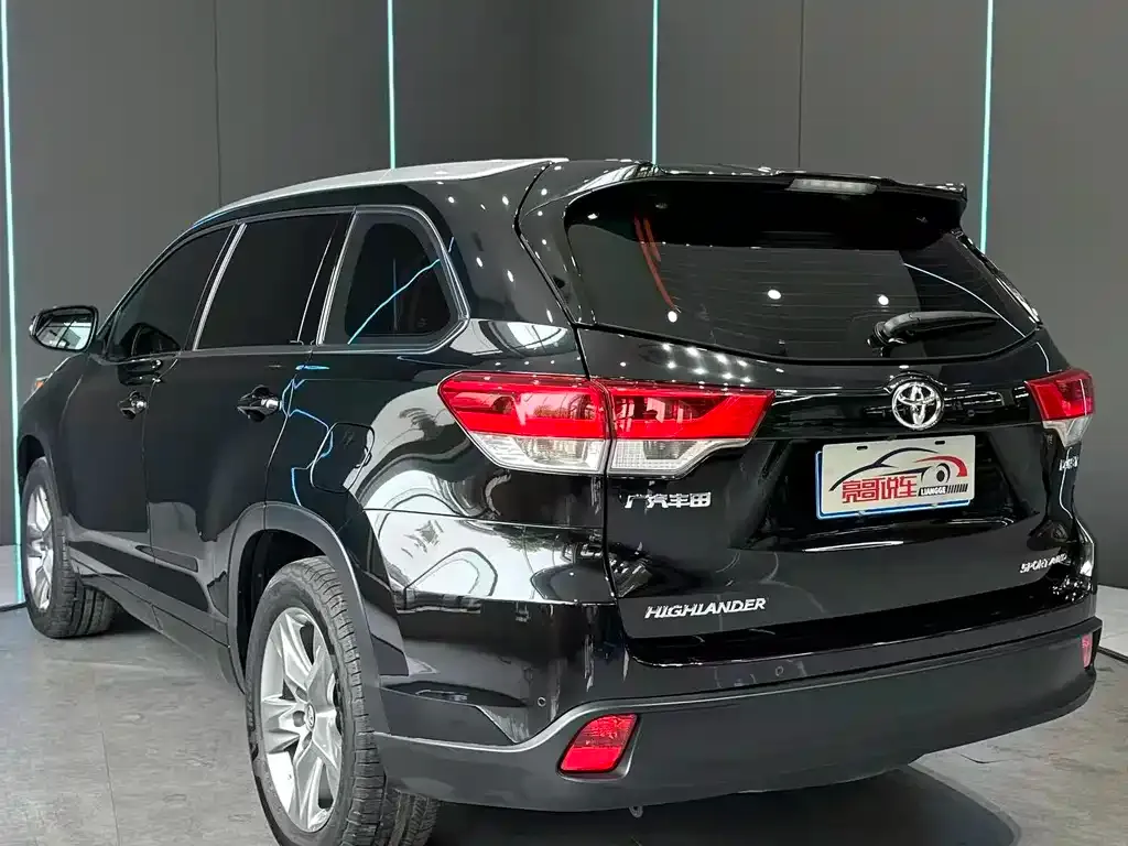 Toyota Highlander — фото 4