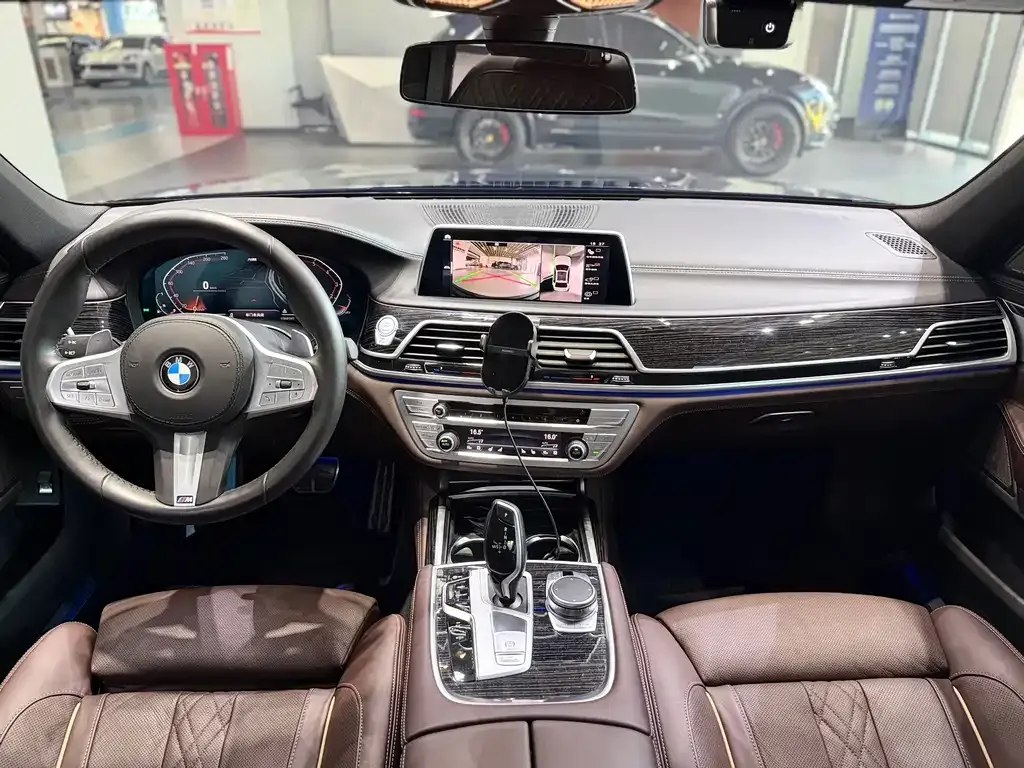 BMW 7 Series — фото 10