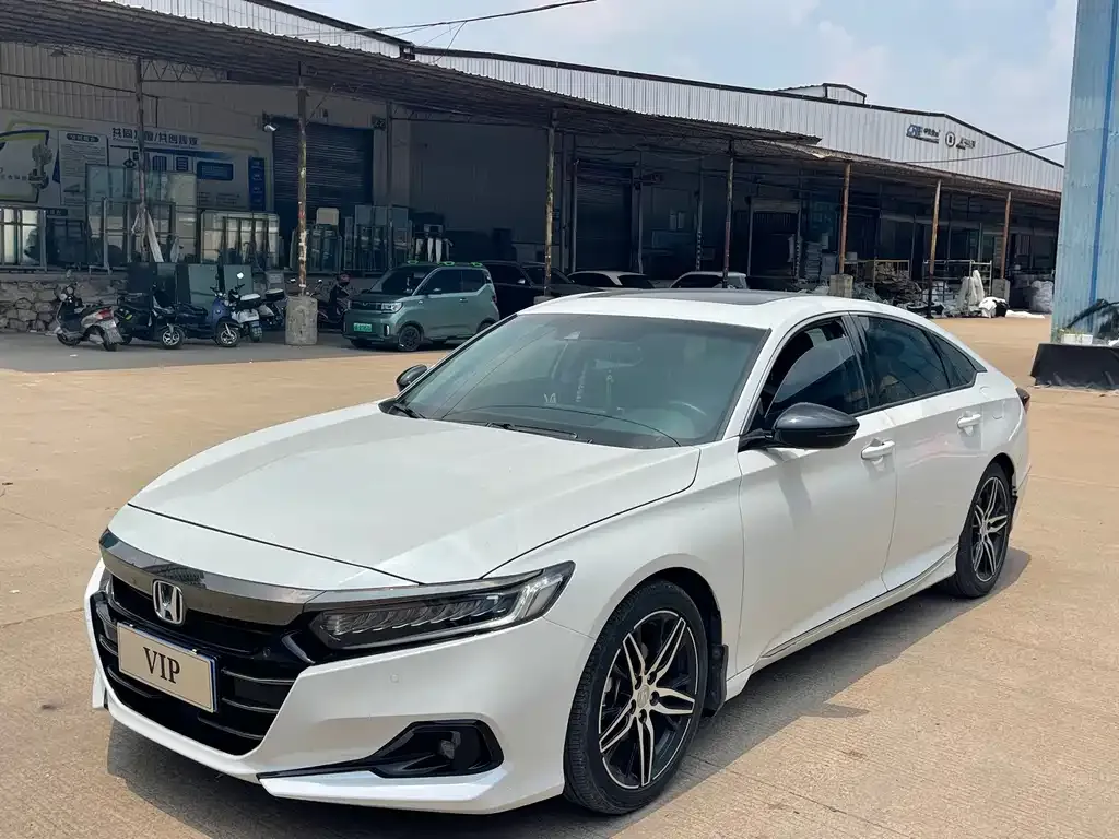 Honda Accord — фото 1