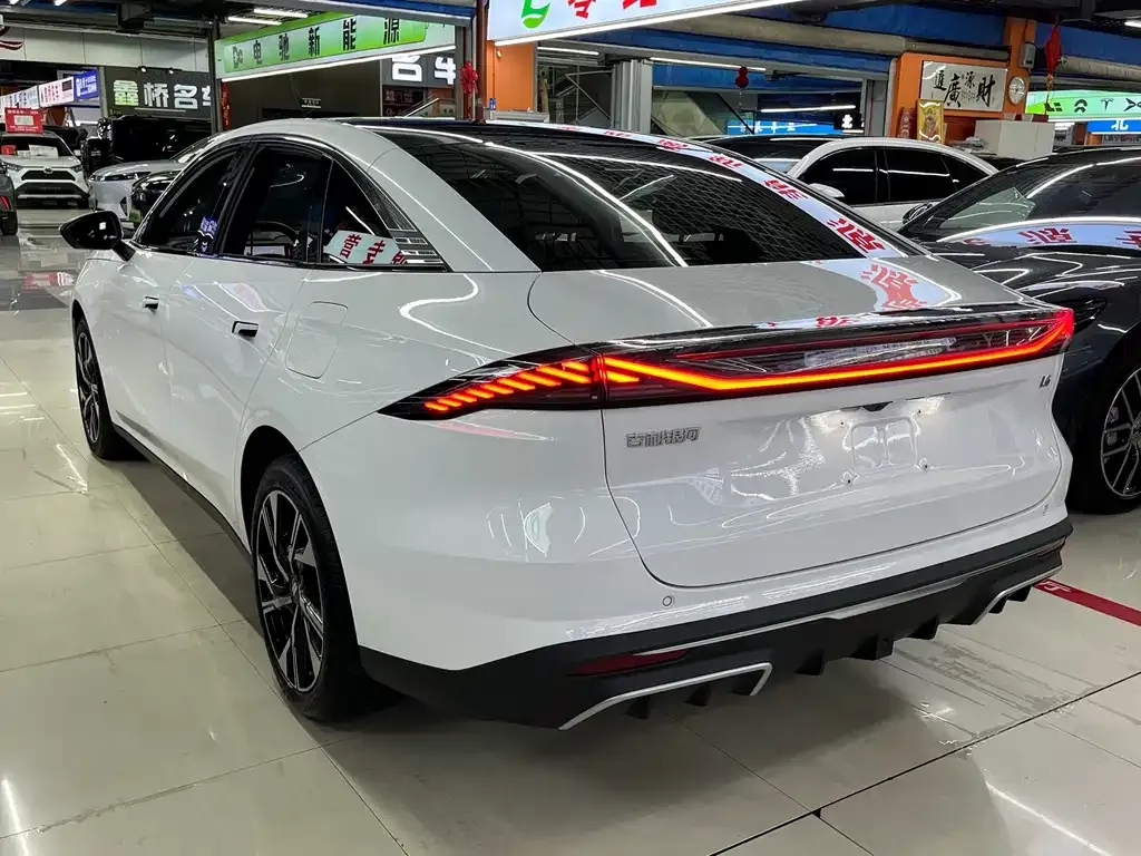 Geely Galaxy L6 — фото 6