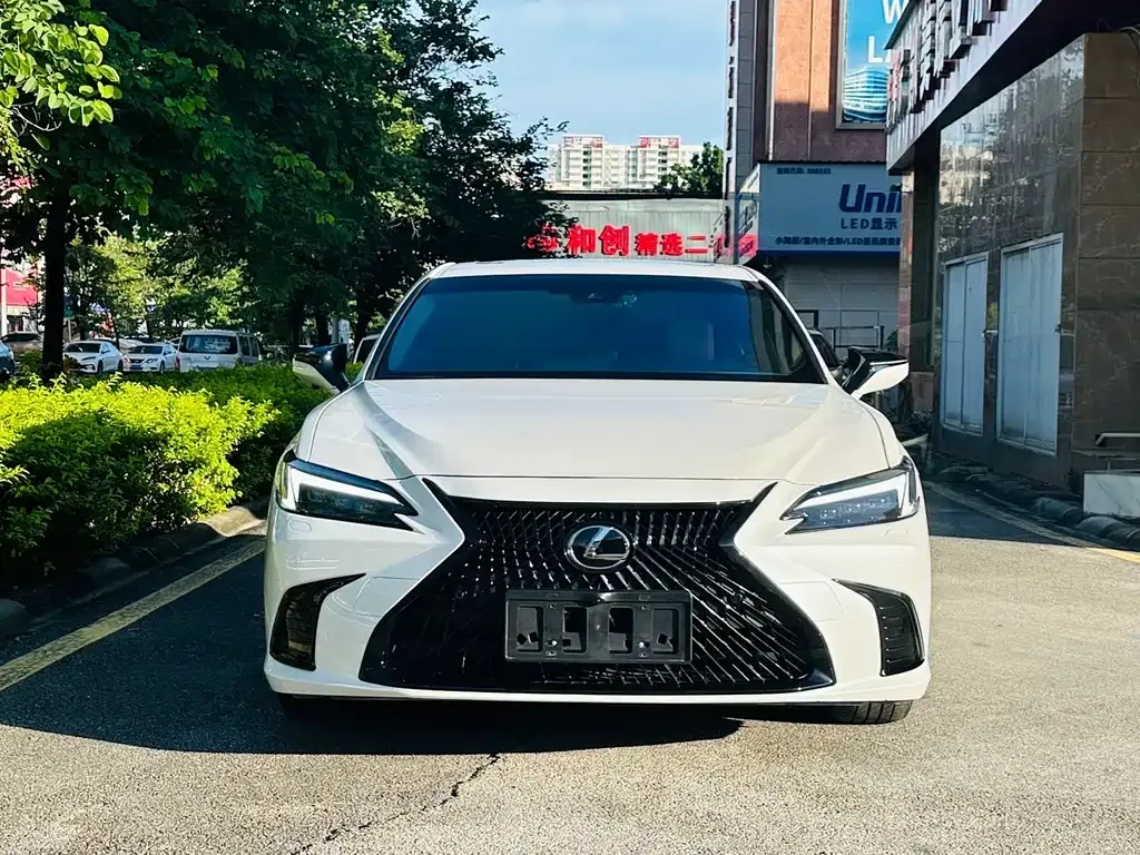 Lexus ES — фото 7