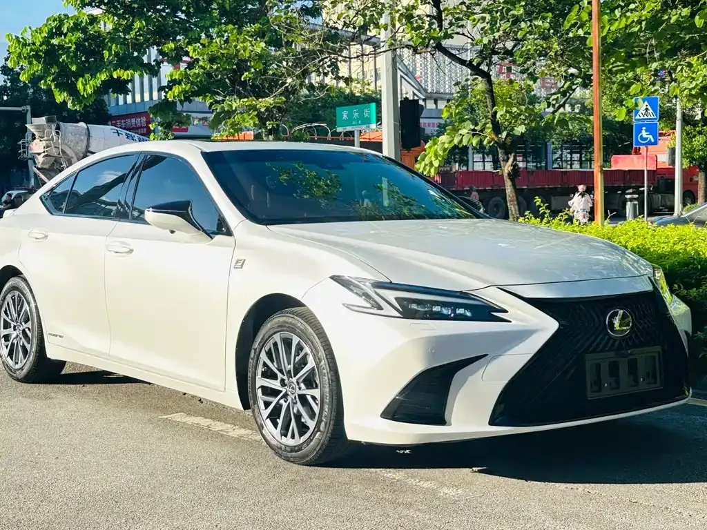 Lexus ES — фото 6