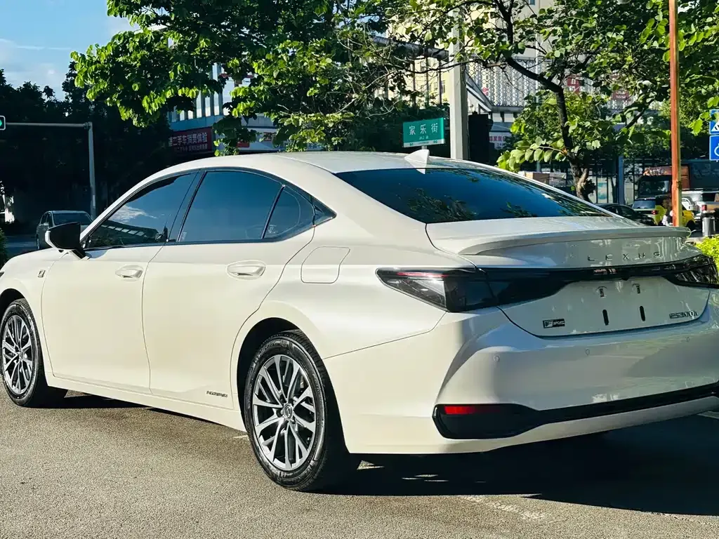 Lexus ES — фото 5