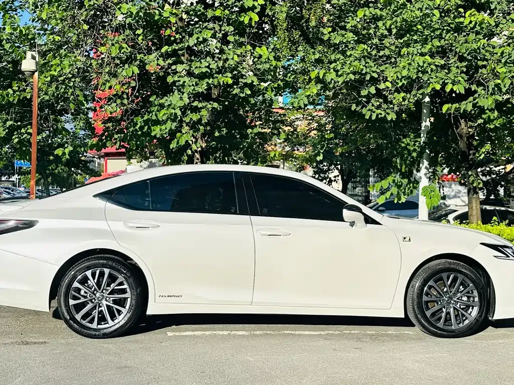Lexus ES — фото 10