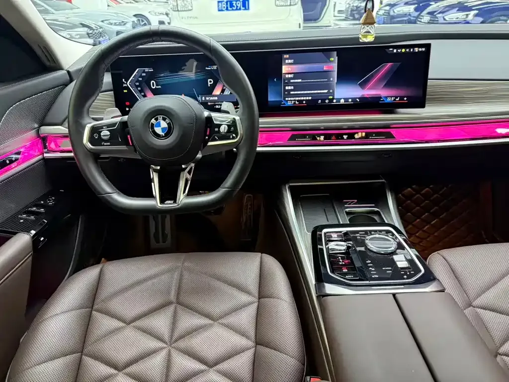 BMW 7 Series — фото 10