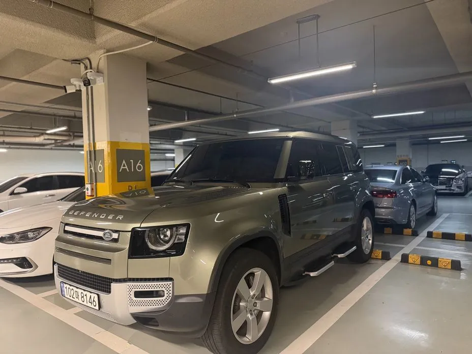 Land Rover Defender — фото 1