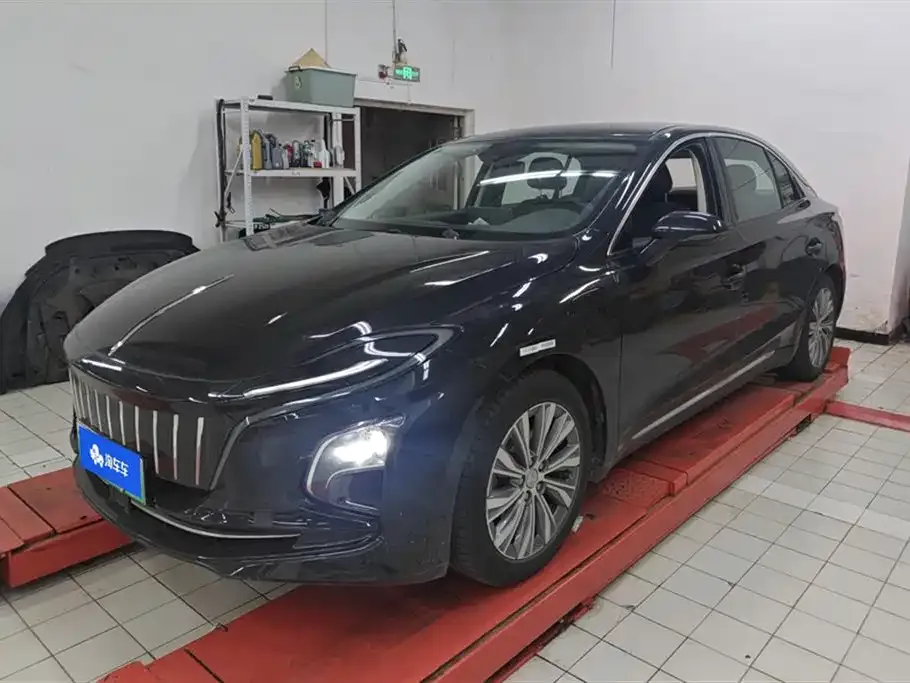 Hongqi E-QM5 — фото 1